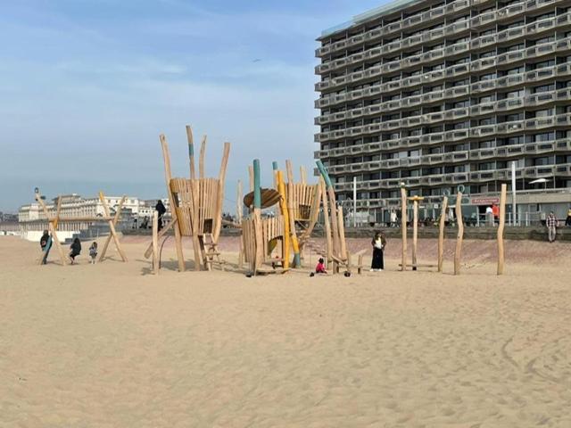 Апартаменты Residentie Aldis Met Zeezicht Остенде Экстерьер фото